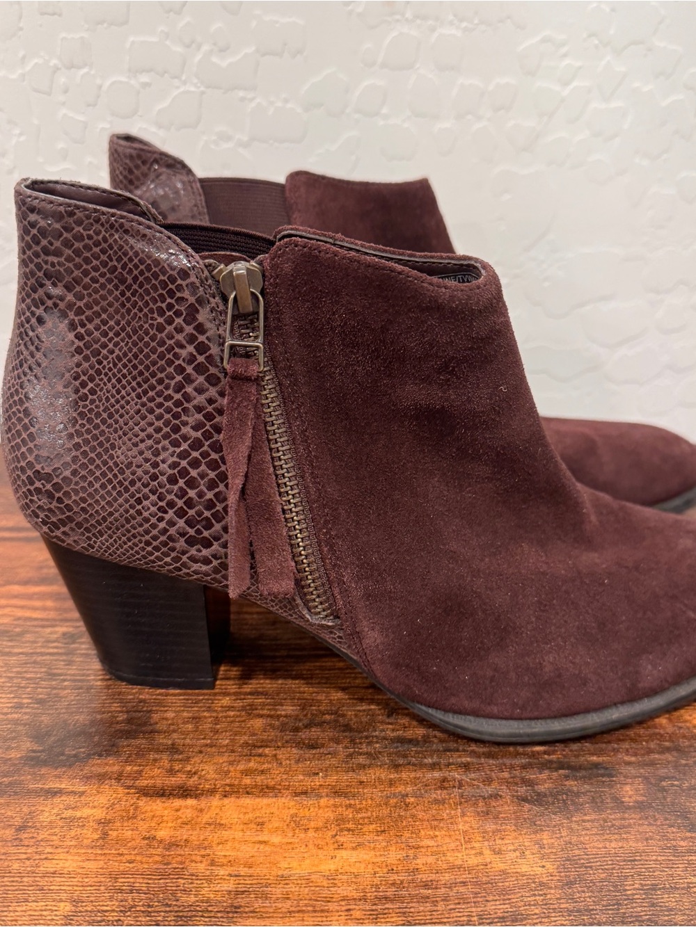 Vionic Anne Suede Ankle Booties Boots Women 8 Brown Snakeskin Print Chunky Heels - Picture 2 of 8